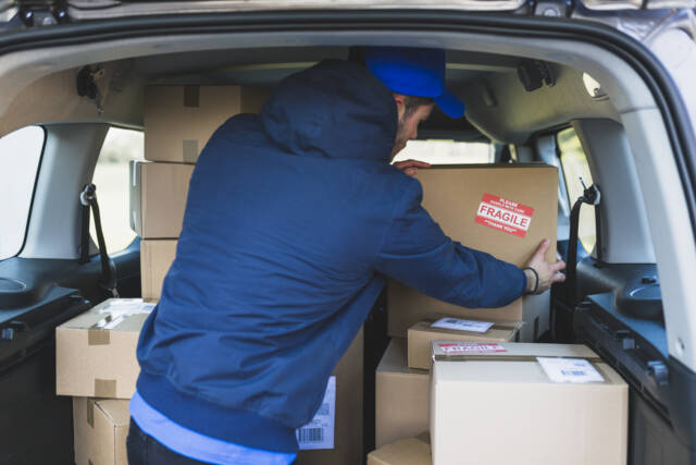 Firma przeprowadzkowa w Murowanej Goślinie oferuje pełen zakres usług przeprowadzkowych, w tym pakowanie, transport i rozpakowywanie, z naciskiem na bezpieczeństwo i profesjonalne zabezpieczenie mienia.